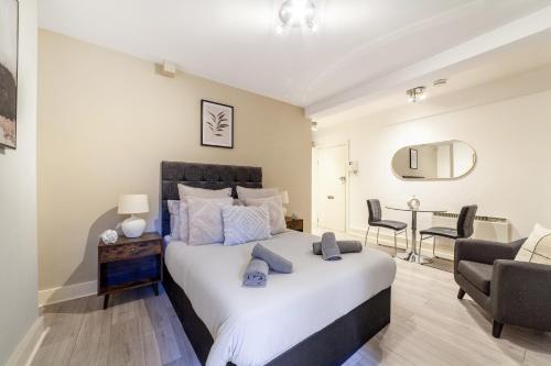 Ravenscourt Park Apartment | The Maida Vale Flat
