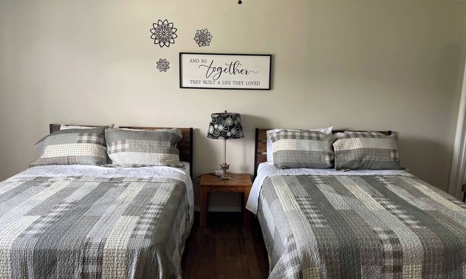 Grubville House | The Main House at Peppermint Springs Farm. Spacious 2 bedroom and 2 bath