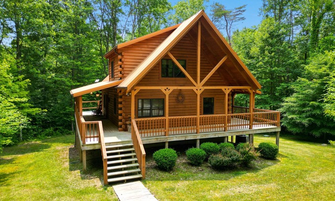 Logan Cabin | The Malbec Cabin | Hocking Hills