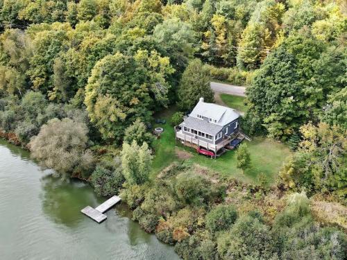 Mandeville Ski Chalet | The Mandeville Rustic Chalet Lake Access + Jacuzzi