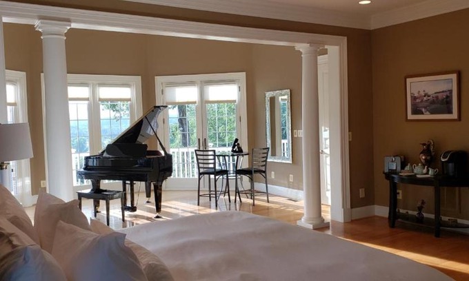 Leesburg House | The Manor at Courtland Farm