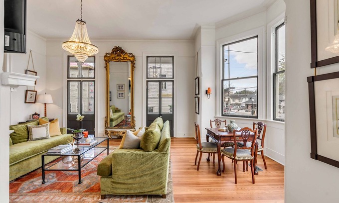 Cannonborough Elliotborough House | The Manor by Guesthouse Charleston- Grand Immaculately Restored Historic Home in Downtown Charleston