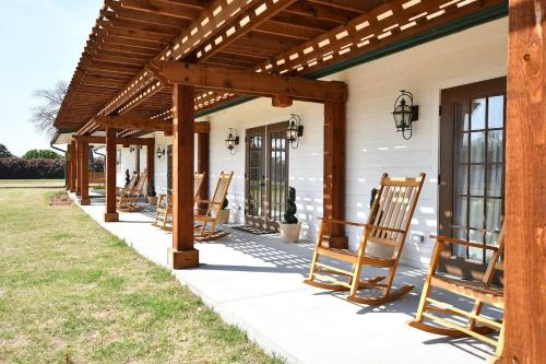 Kingston House | The Manor House