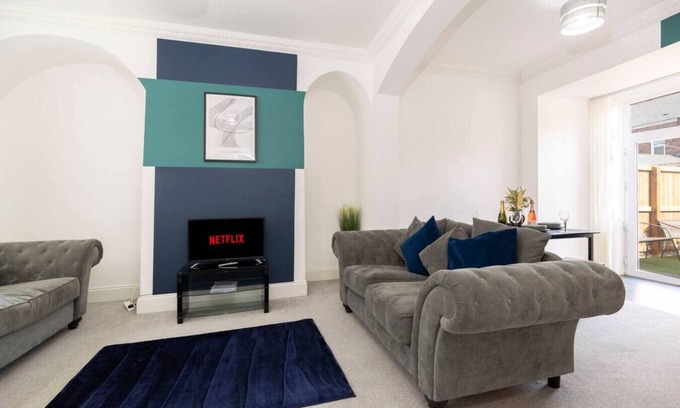 Jarrow House | The Maple Haven – Spacious 3BR w/FREE Parking