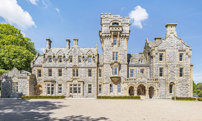 Newland Near Ulverston Cottage | THE MARGARET SUITE STONE CROSS MANSION, pet friendly in Ulverston