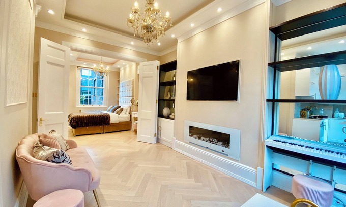 Regent's Park Apartment | The Marilyn Suite in Marylebone
