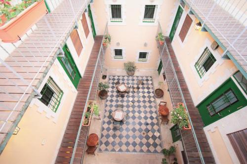 Nachlaot Apartment | The Market Courtyard - Suites Hotel