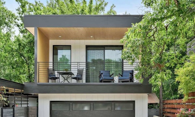 South River City House | The Marymaker Summary