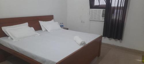 Mathura House | The Mathura Stays Rs 499