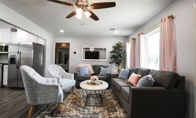 Gore House | The Mayor in Gore with Kids Space! 10 mins to lake, 5 to both rivers.