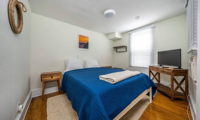 Ocean Grove House | The Melrose, 1B - Queen Bed & Bath: Romantic Getaway, Steps from the Beach, Cozy