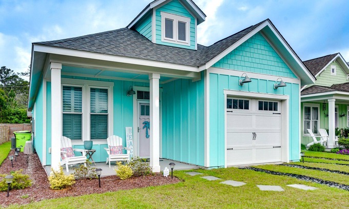 Shallotte House | The Mermaid Cottage! Centrally located, pool, and loaded with extras!