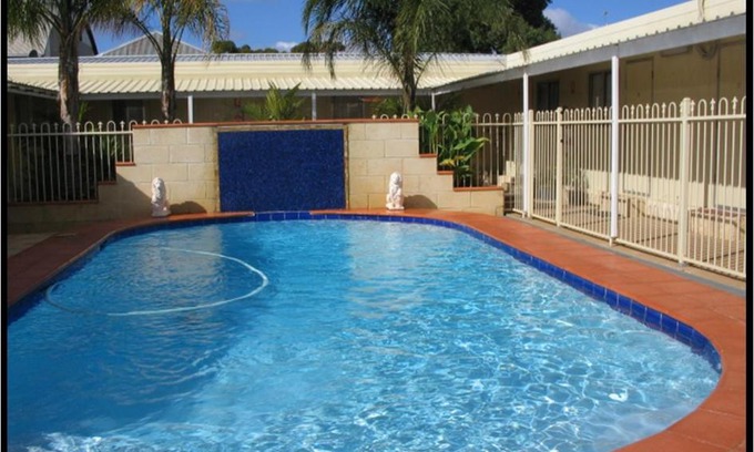 Kalgoorlie House | THE MEYERS HOUSE - ACCOMMODATION