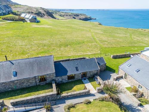 Pistyll House | The Milking House - Llyn Peninsula