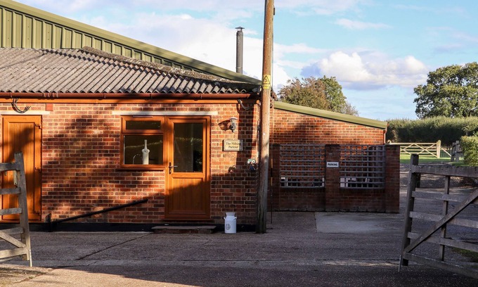 Abbess Roding House | THE MILKING PARLOUR, family friendly in Cranbrook, Kent