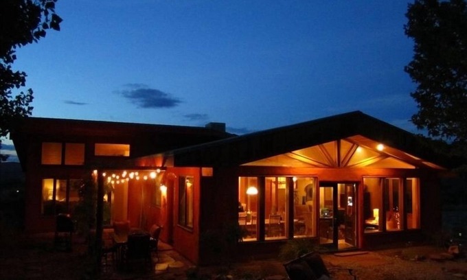 Moab South Valley House | The Moab Pearl Ecolodge - enjoy quiet living with hot tub, parking & 360 views!
