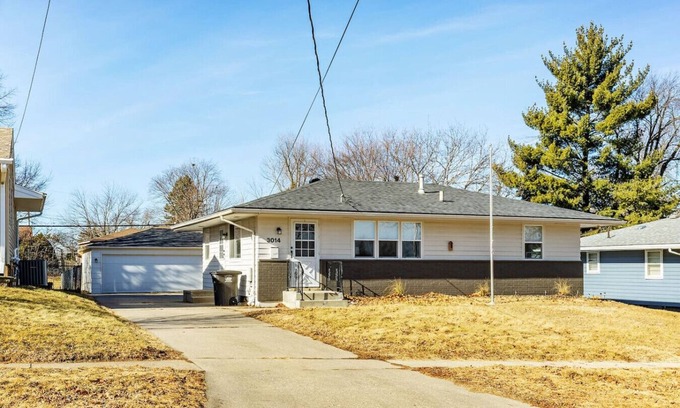 Berwick House | The Modern Getaway - Entire house in Des Moines
