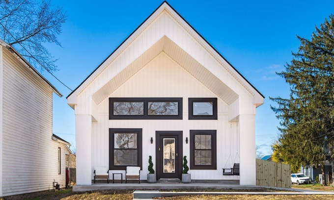 Newark House | The Modern Muse Downtown Newark
