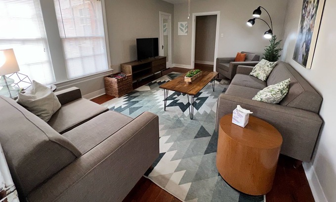 Nacogdoches House | The Modern Oak is 1.5 blks to SFA and a few blocks from Downtown Nacogdoches