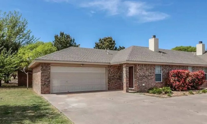 Lubbock House | The Modern Traveler - Cozy and Quiet