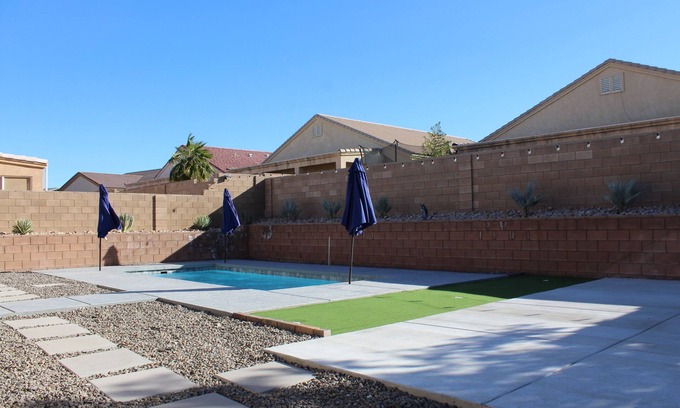 Fort Mohave House | The Mohave Fort: Pool & Pation