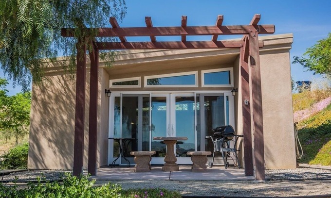 Paso Robles Cottage | The Mojo Room - Vineyards and Views Galore--Remote Getaway!