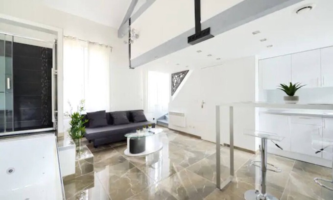 Saint-Zacharie Apartment | The Mont-Vert suite (❤ Private Jacuzzi ❤)