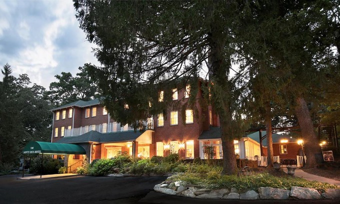 Black Mountain Hotel | The Monte Vista Hotel