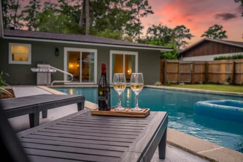 Gainesville House | The Monterey - Private Pool & Grill - 4 KING Beds
