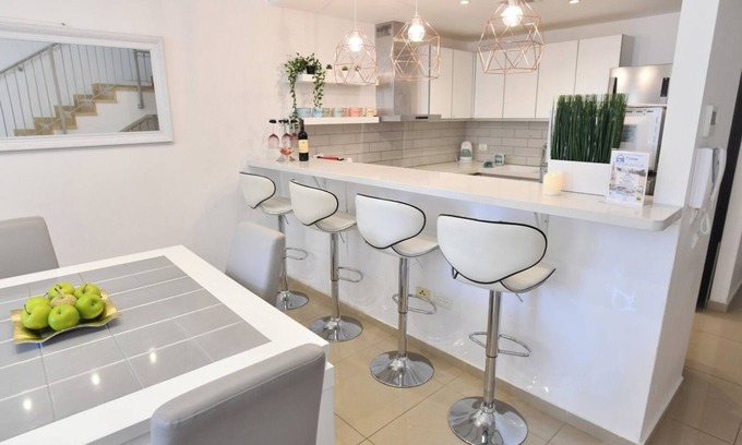 Jerusalem House | The Monumental: 7 Bedrooms/5.5 Bathrooms Vacation Rental In City Center