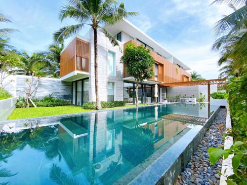 Long Beach Villa | The Moonlight Villa