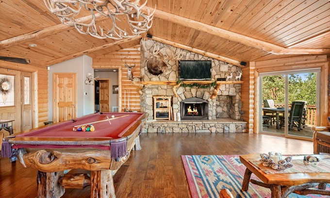 Castle Glen Estates House | The Moose Lodge. Stunning Mtn Views. Spa