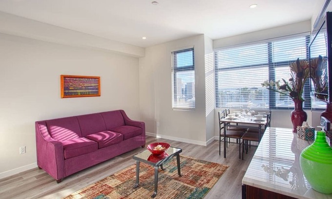 Bankers Hill Apartment | The Most Beautiful Bay View from 1 Bedroom Apt