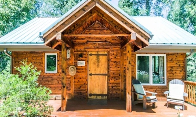 Nevada City Cabin | The Most Romantic Creekside Cabin - with Hot Tub and Privacy