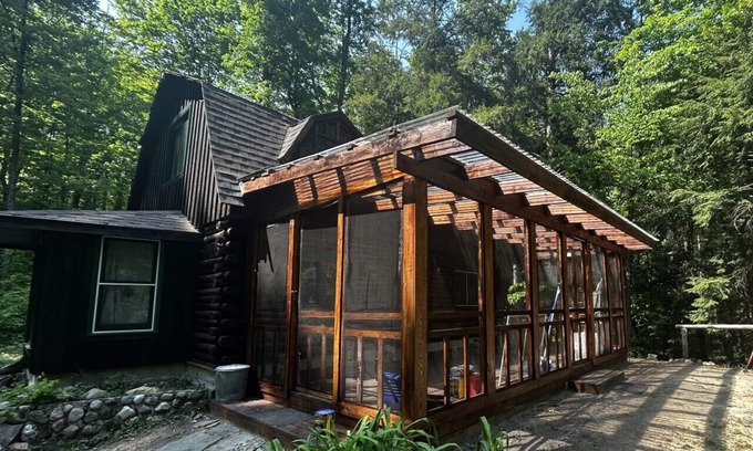 Le Roy Cabin | The Mother Lodge - Cozy Cabin on the Creek