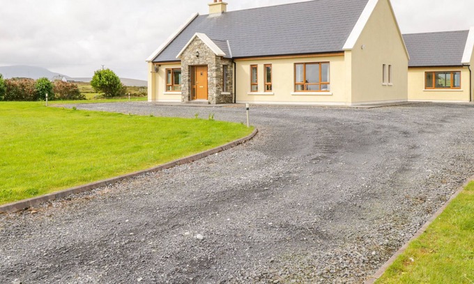 Valley House | THE MOUNTAIN GARDEN, pet friendly in Keel, County Mayo