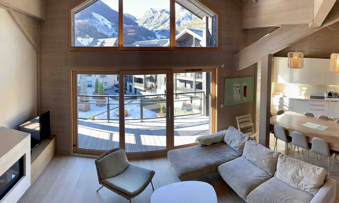Saint-Etienne-de-Tinee Ski Chalet | The Nánshān under-roof chalet: spacious, bright and ideally located in Auron.