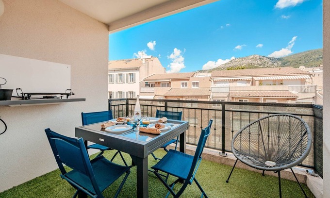 Toulon Apartment | The Neroli T2 top floor with terrace and garage