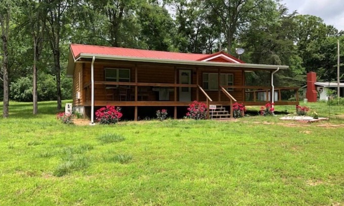 Eagle Rock Cabin | The Nest a Cozy Cabin at Table Rock Lake - two blocks to water, large deck
