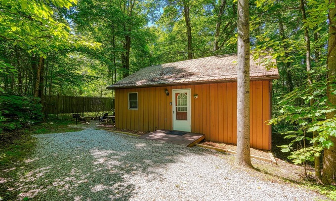 Logan Cabin | The Nest at Hiding Place Cabins
