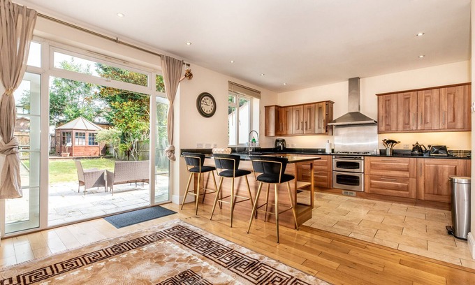 Coombe Vale House | The New Malden Manor