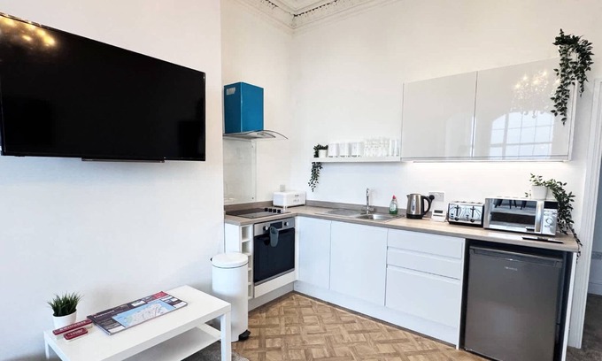 Fleetwood Apartment | The New Sandpiper - A Sea View Retreat