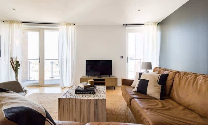 Nine Elms Apartment | The Nine Elms Lane Arms - Stunning Bright 2 Bdr