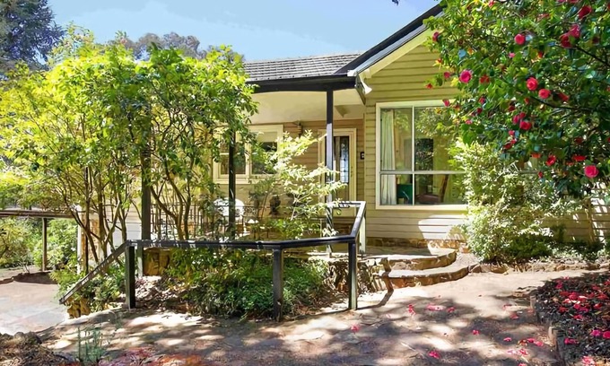Blackheath House | The Nineteenth | Golfers dream close to 18th and 19th hole