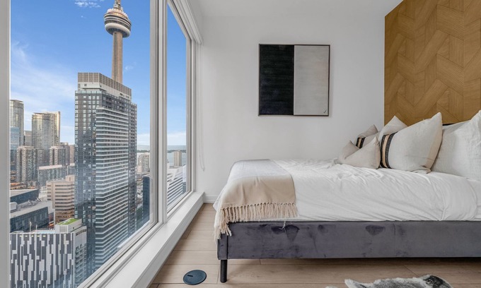 Toronto Entertainment District Apartment | The Noho Signature Collection