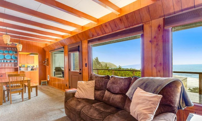 Oceanside House | The Nook on Chinook