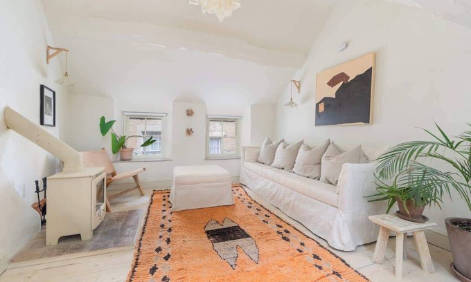 Frome House | The Nook - Stylish Homestay - Heart of Frome