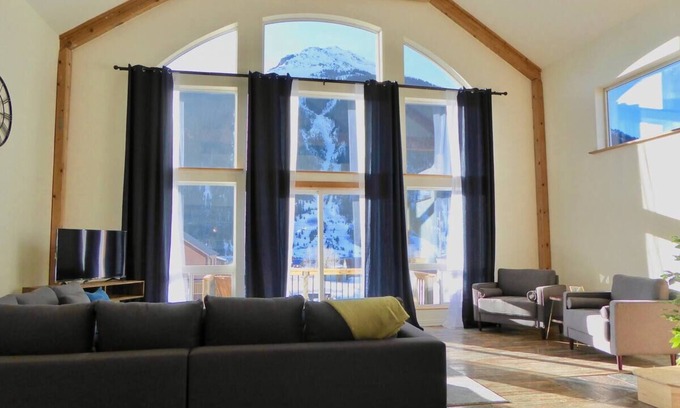 Silverton Apartment | The Northstar Saloon