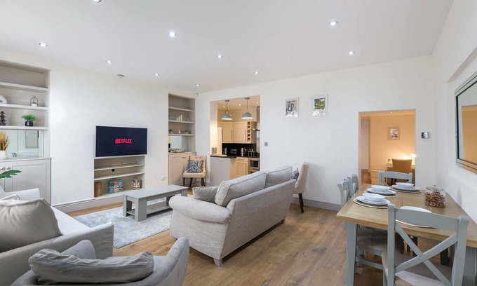 Pembridge Apartment | The Notting Hill Residence - 2BR Stylish Apartment