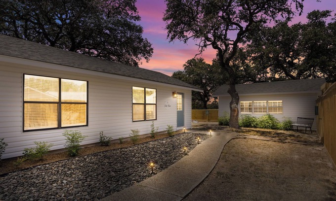 Boerne House | The Oak Haus ~ TX Hill Country escape with hot tub and game room!